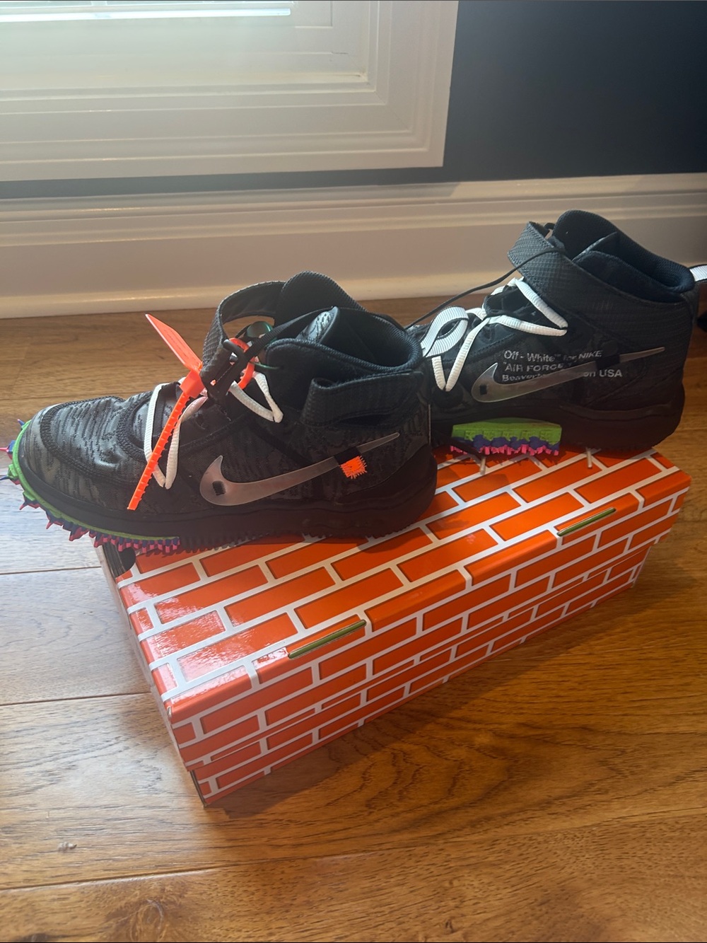 Off-White Kids Black Sneakers with Multicolor Sole Accents - Picture 4 of 11